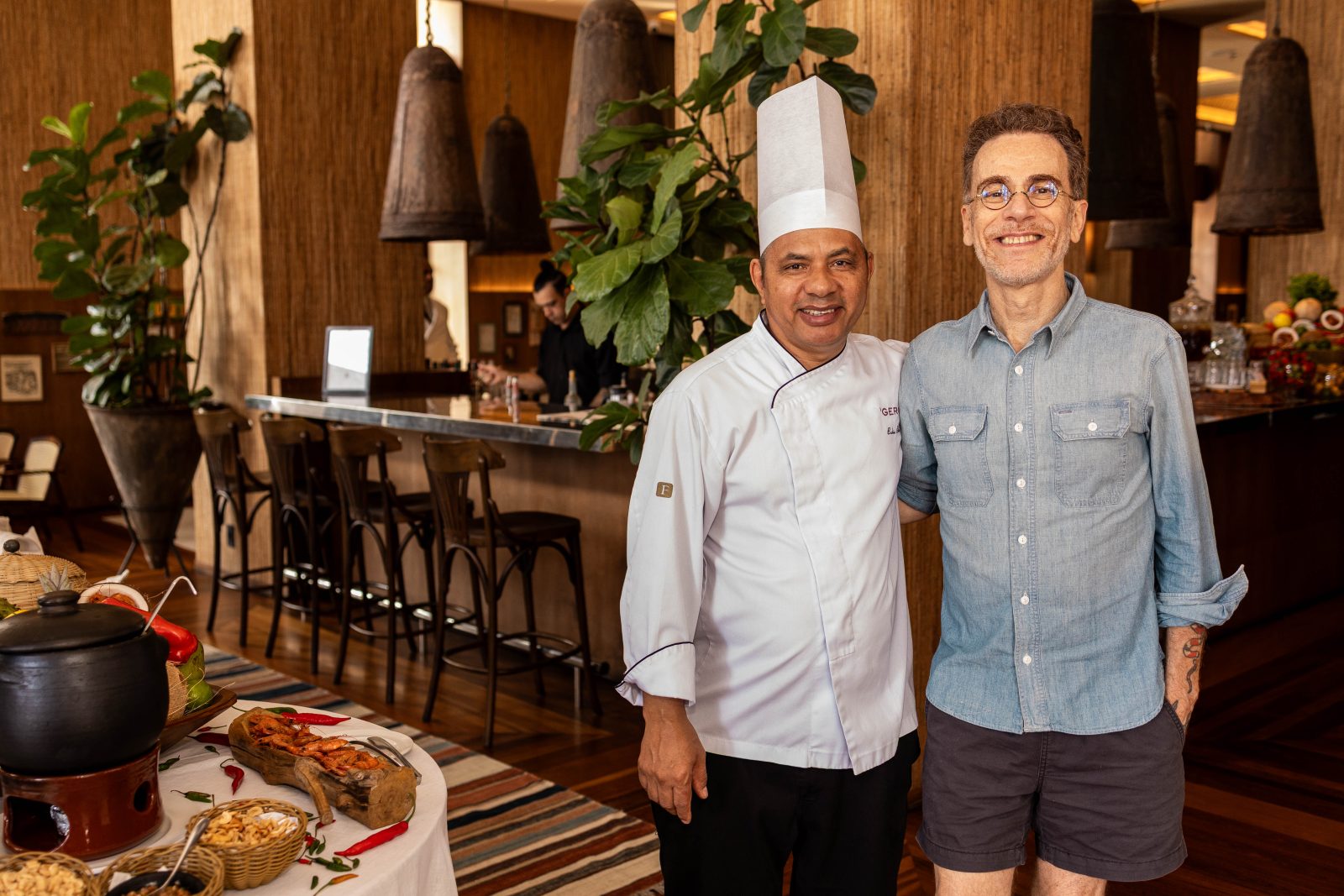 Bahia à Mesa no Gero Salvador - Chef Bahia e Nando Reis